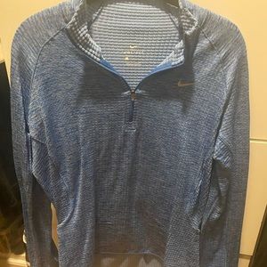 Nike Womens dry fit cold weather size large